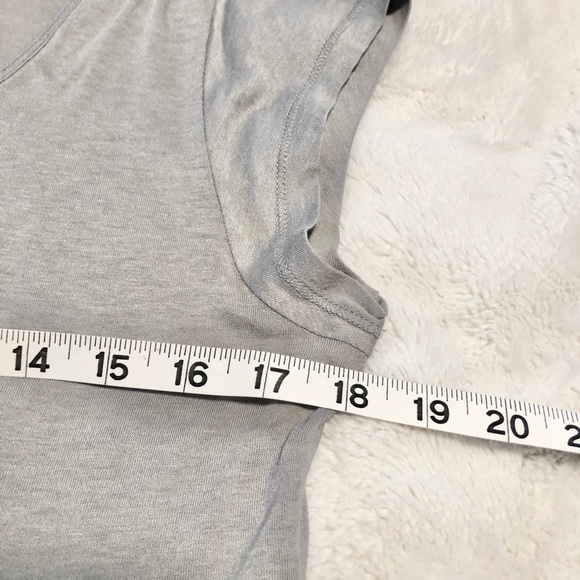 Women’s The Limited Short Sleeve Ruched Top - Picture 8 of 8